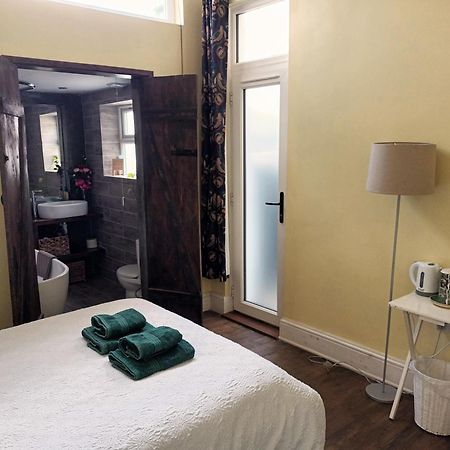 Room With Luxury Private Bathroom & Independent Entrance Near Tube London Ngoại thất bức ảnh