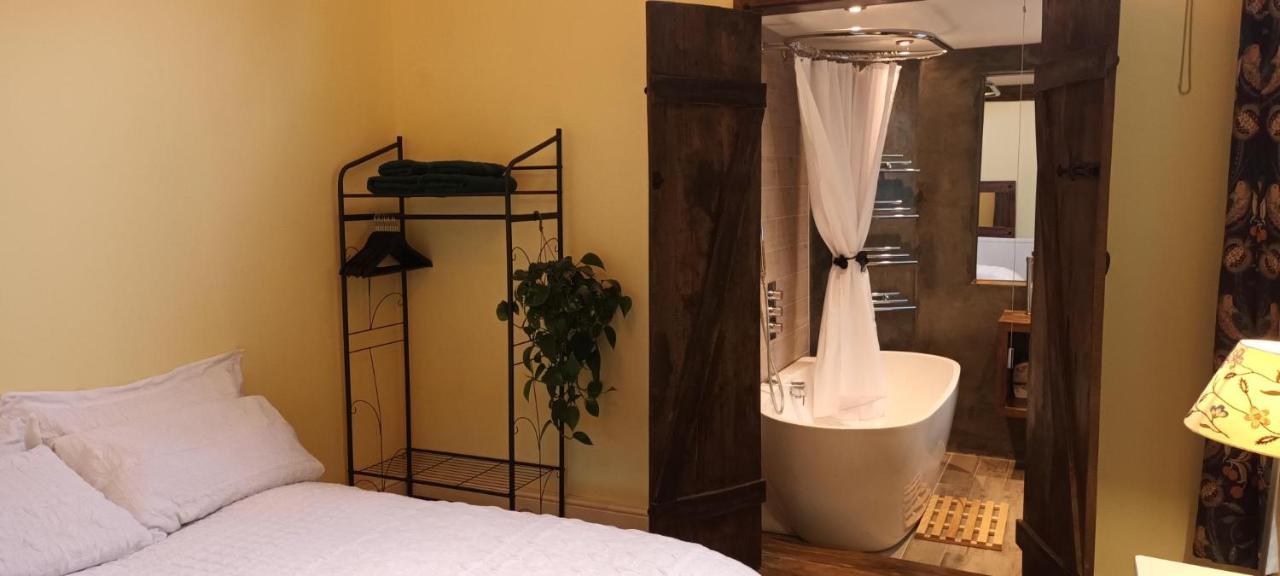 Room With Luxury Private Bathroom & Independent Entrance Near Tube London Ngoại thất bức ảnh