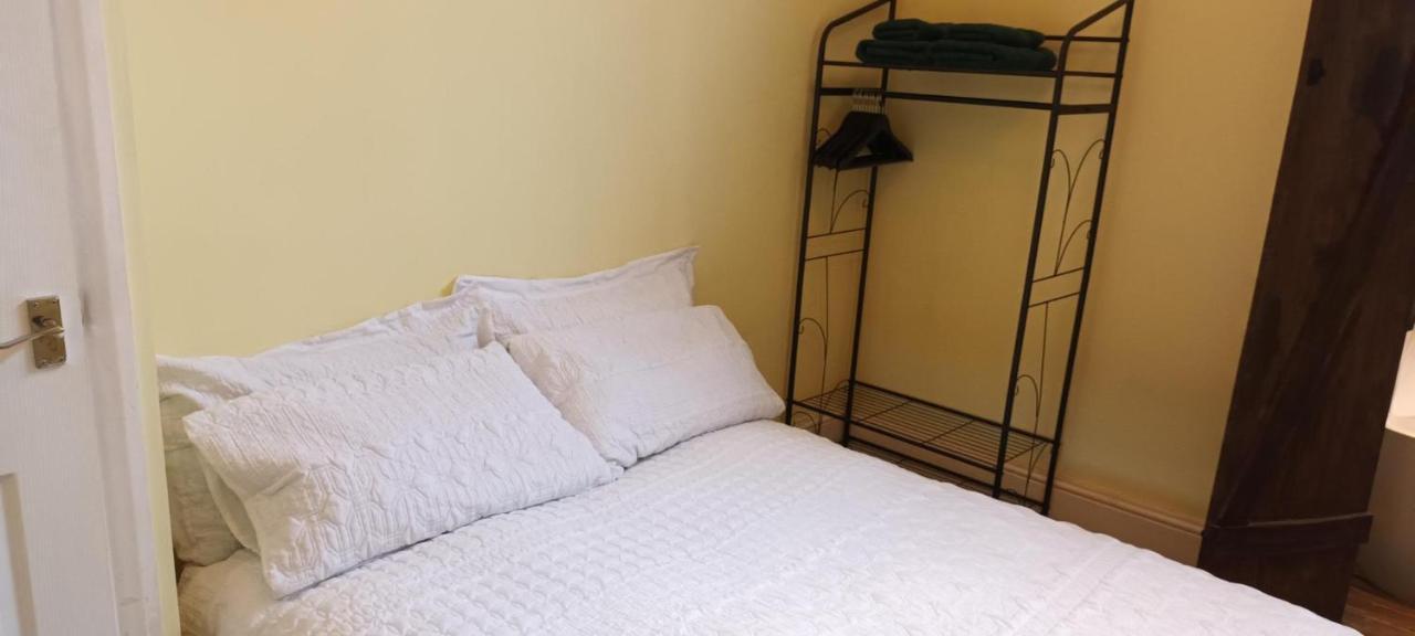 Room With Luxury Private Bathroom & Independent Entrance Near Tube London Ngoại thất bức ảnh