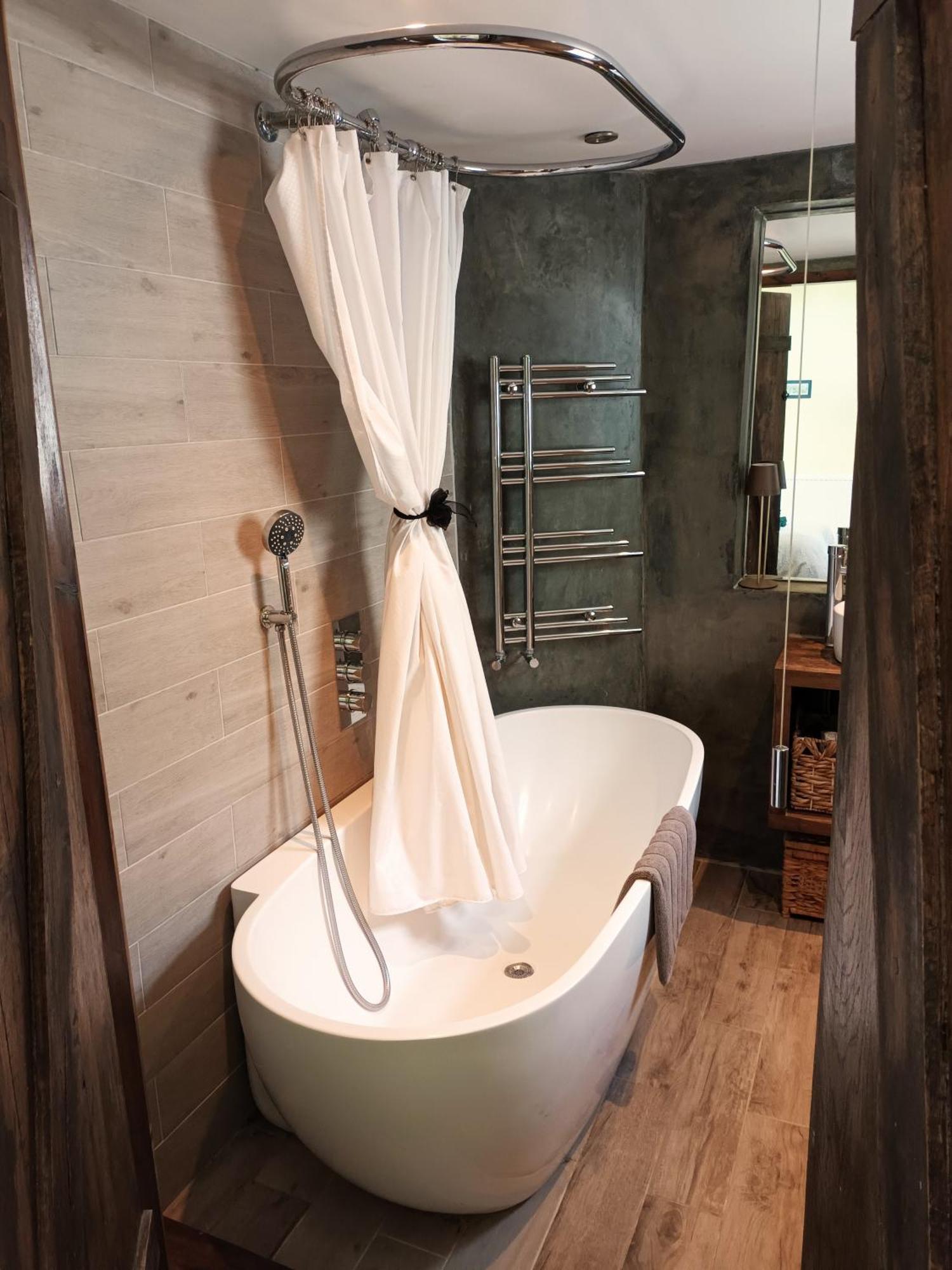 Room With Luxury Private Bathroom & Independent Entrance Near Tube London Ngoại thất bức ảnh